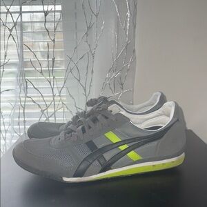 Men's Gray and Black Athletic Shoes